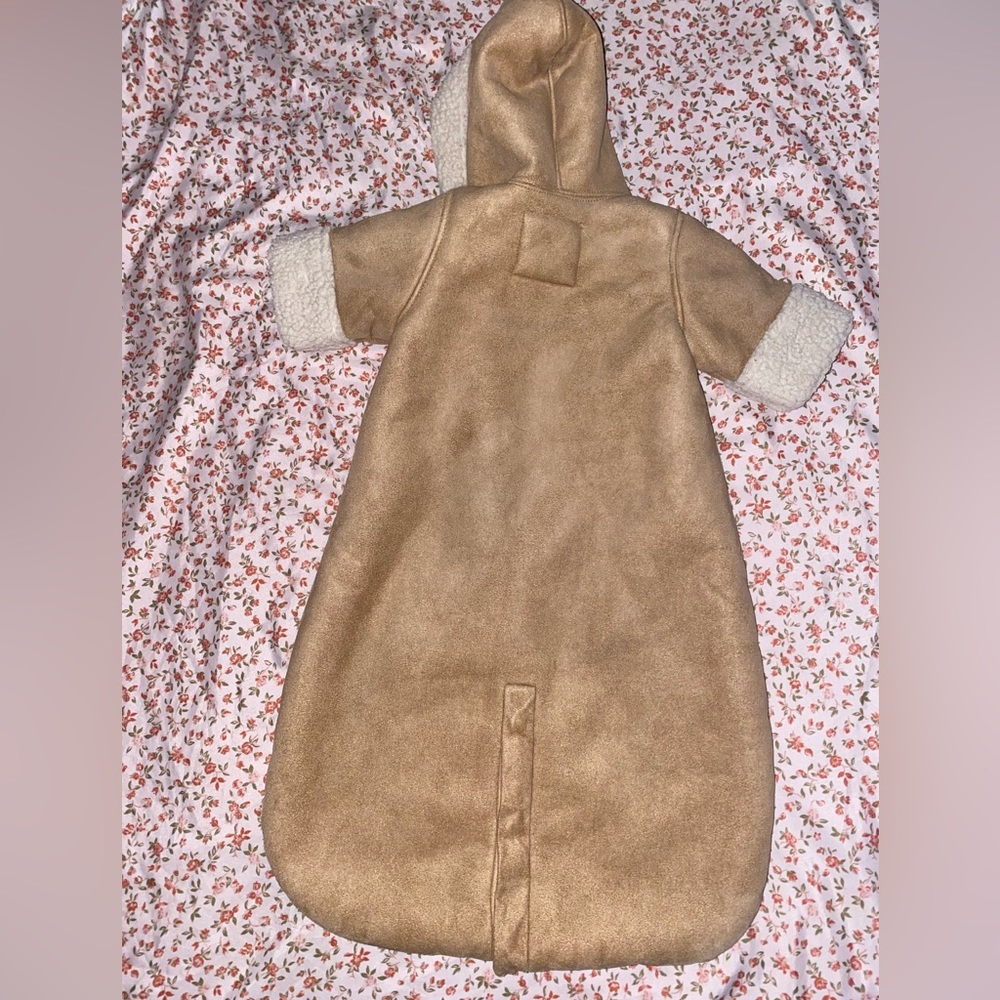 Super cute fluffy GAPbunting,shearling inside and has closures to easily slip-on - Picture 2 of 6